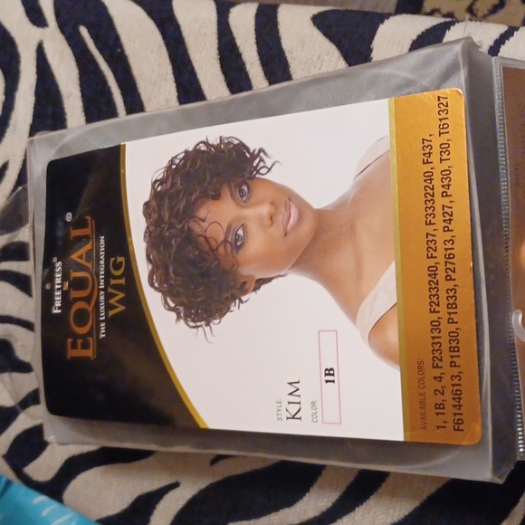 FREETRESS EQUAL Other - EQUAL WIG COLOR 1B, FREETRESS EQUAL NWT